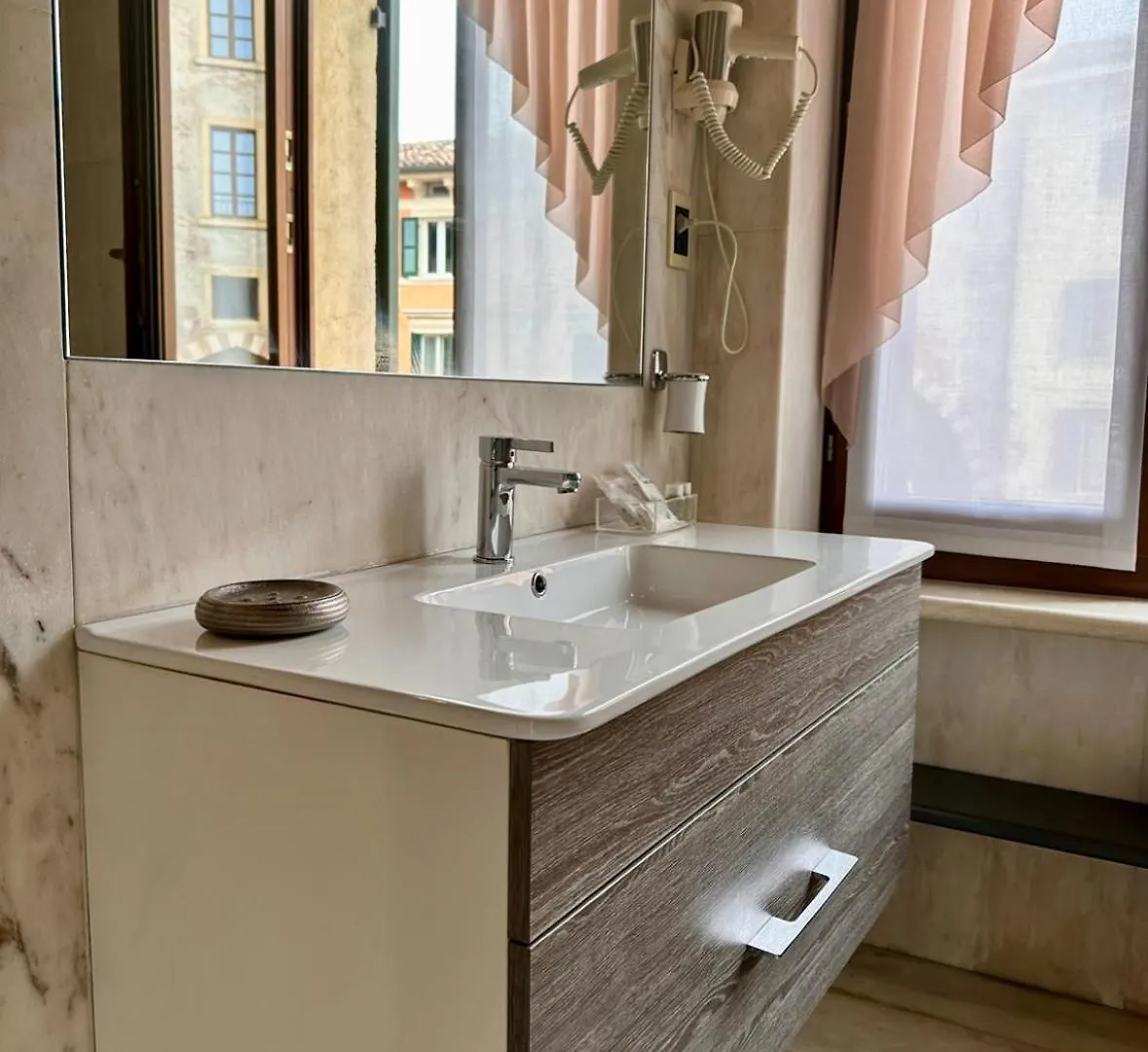 Relais Ponte Pietra 2*, Verona Italy