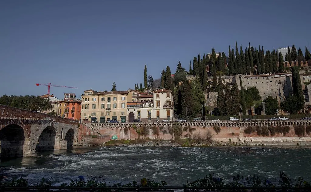 Bed and Breakfast Relais Ponte Pietra Verona 2*,  Italia